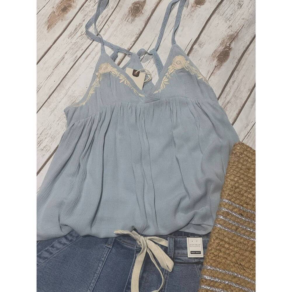 NEW IN-LOOM women's lace strap cami in powder blue